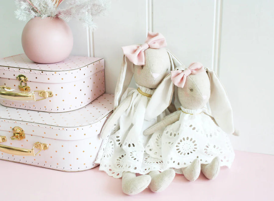 Mummy Broderie Bunny - 40cm